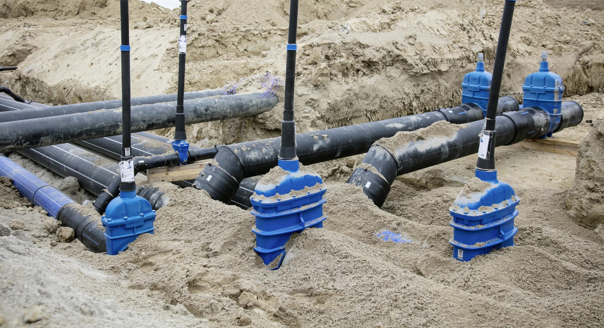 Gate valves accessories installed